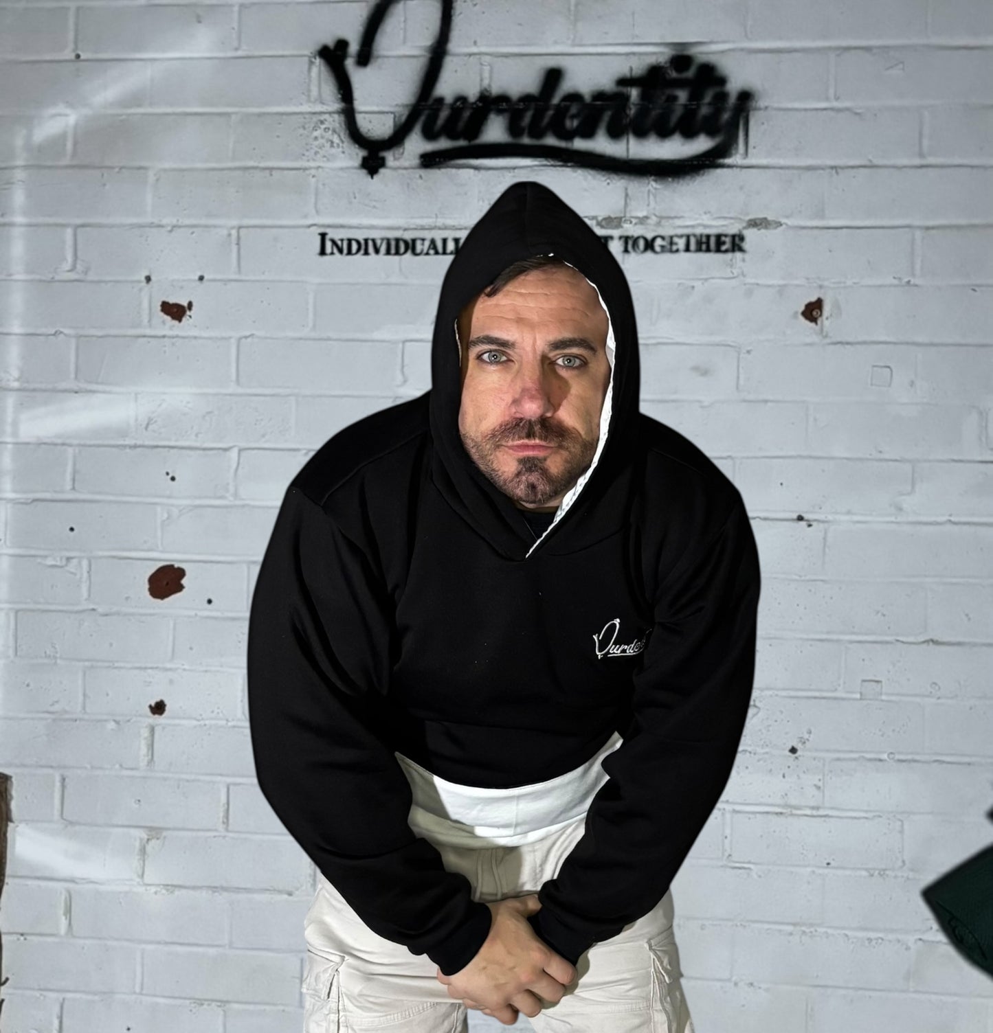 Signature hoodie in Black with white Pocket