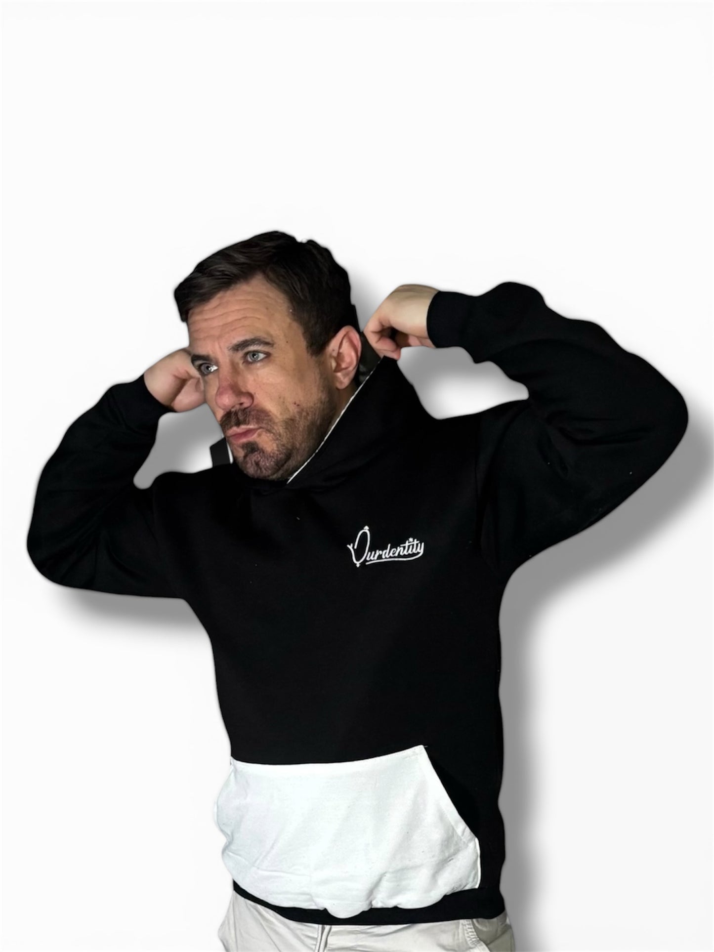 Signature hoodie in Black with white Pocket
