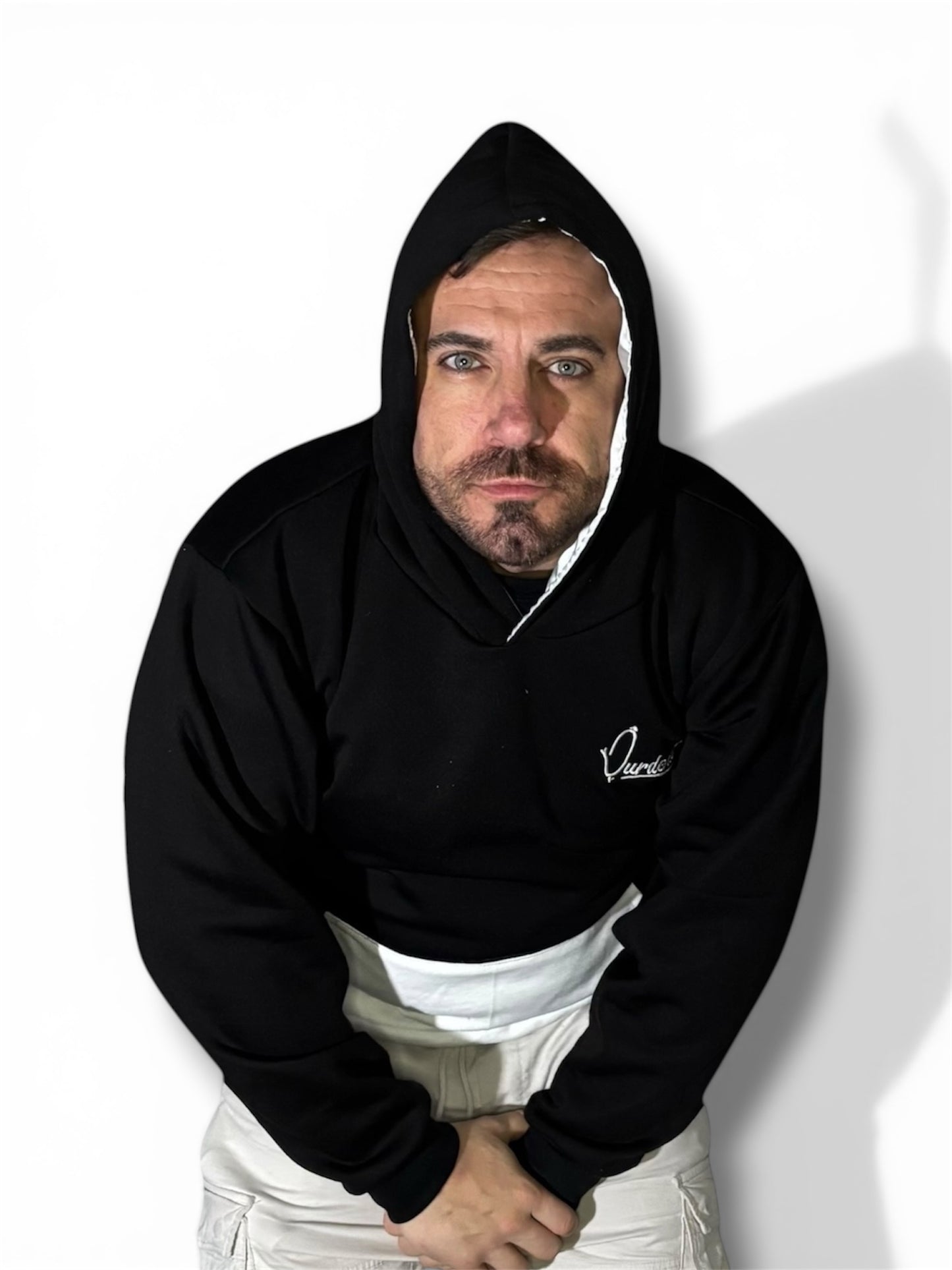 Signature hoodie in Black with white Pocket